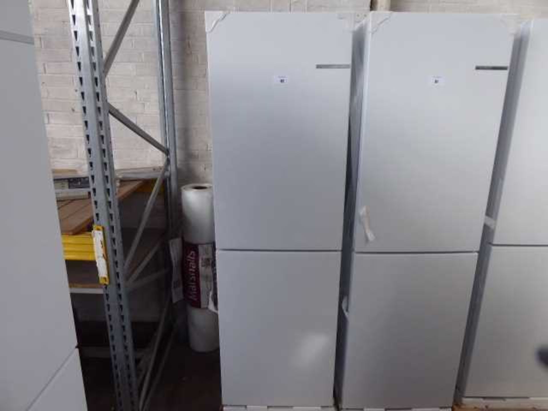 +VAT KGN27NWFAGB Bosch Free-standing fridge-freezer