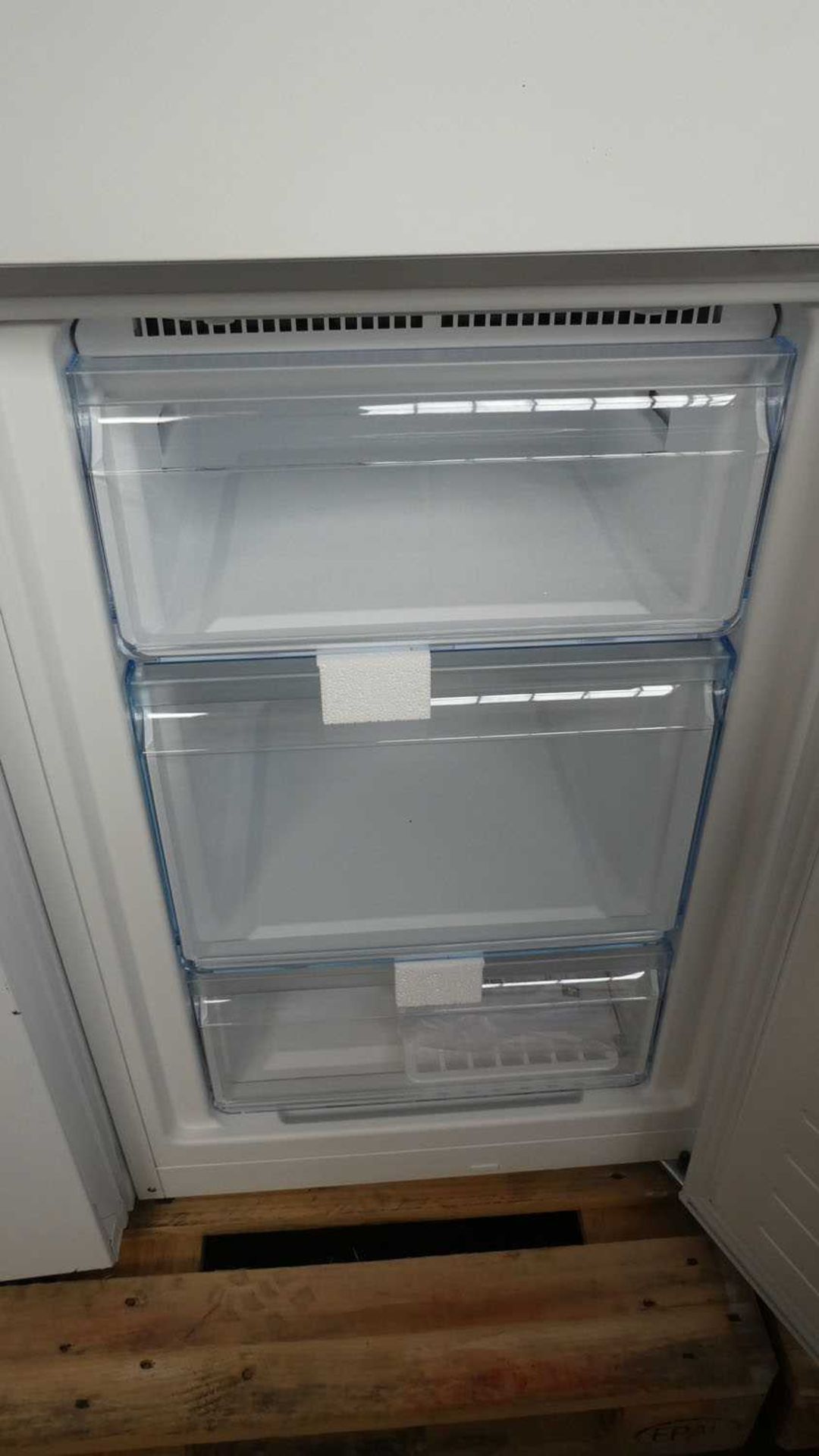 +VAT KGN34NWEAGB Bosch Free-standing fridge-freezer - Image 3 of 5