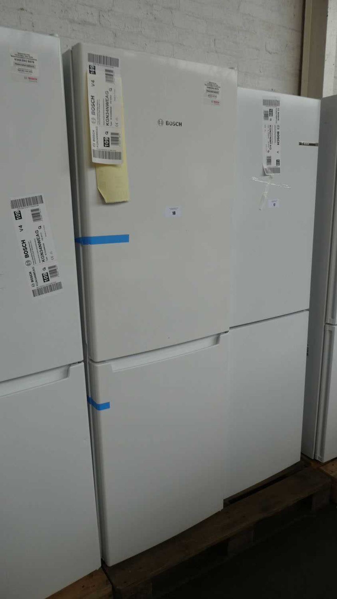 +VAT KGN34NWEAGB Bosch Free-standing fridge-freezer