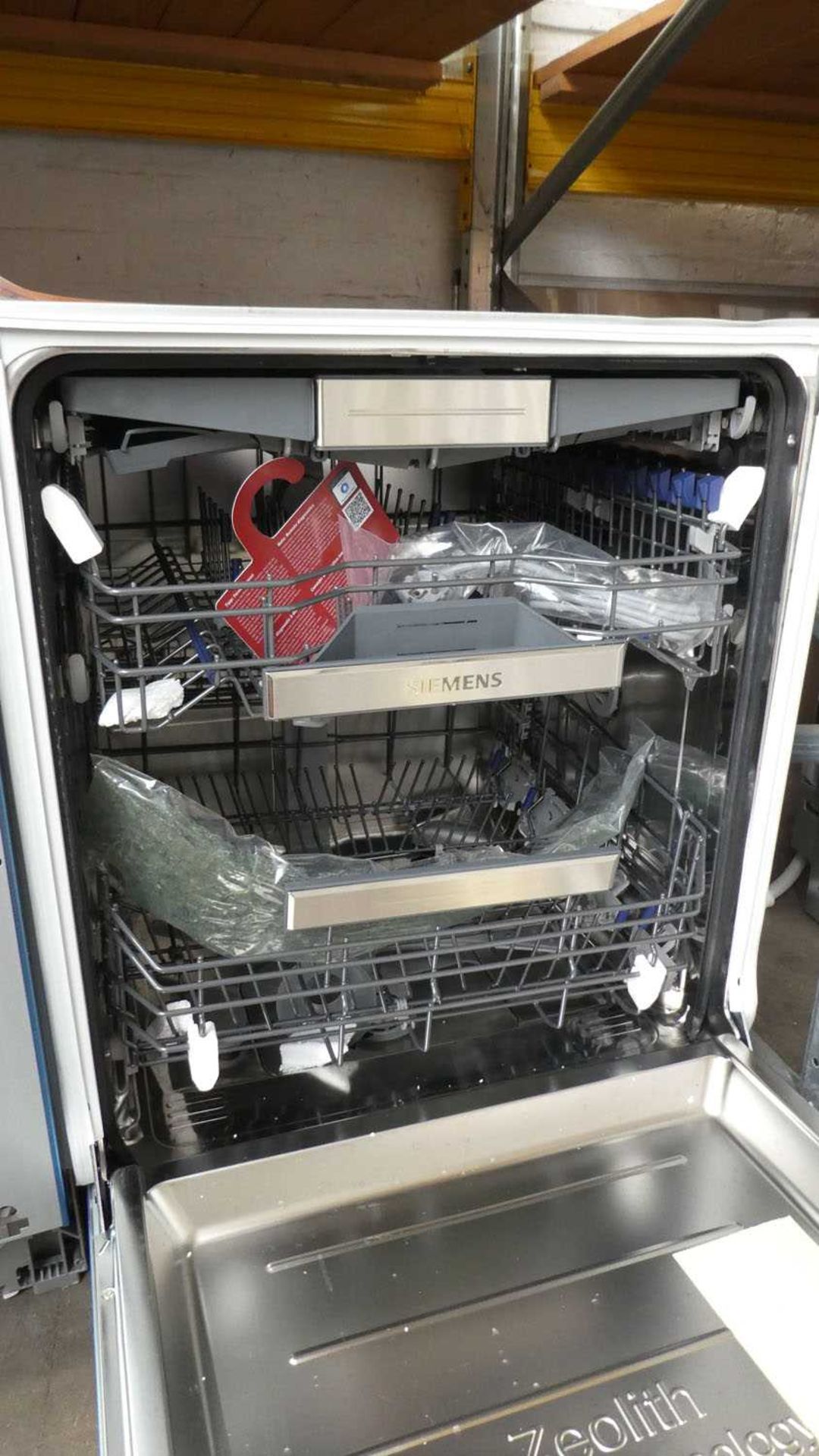 +VAT SN87YX03CEB Siemens Dishwasher fully integrated - Image 2 of 2