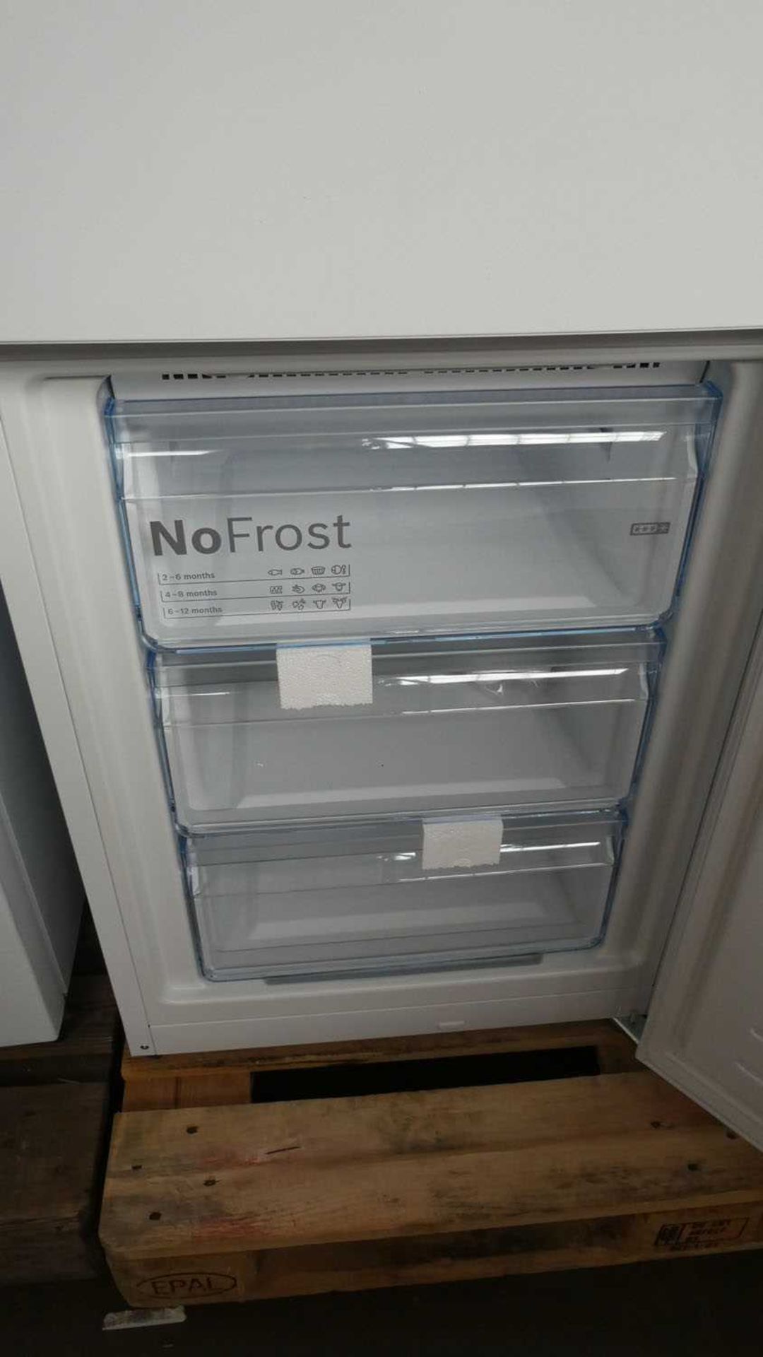 +VAT KGN36VWEAGB Bosch Free-standing fridge-freezer - Image 3 of 7