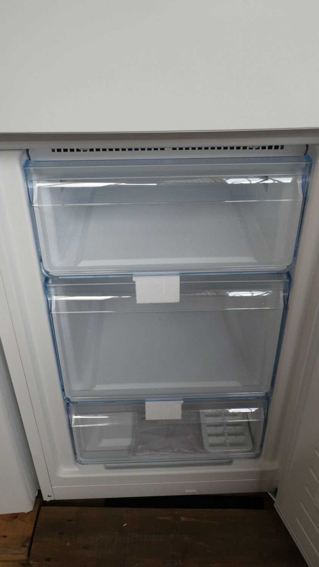 +VAT KGN34NWEAGB Bosch Free-standing fridge-freezer - Image 3 of 3