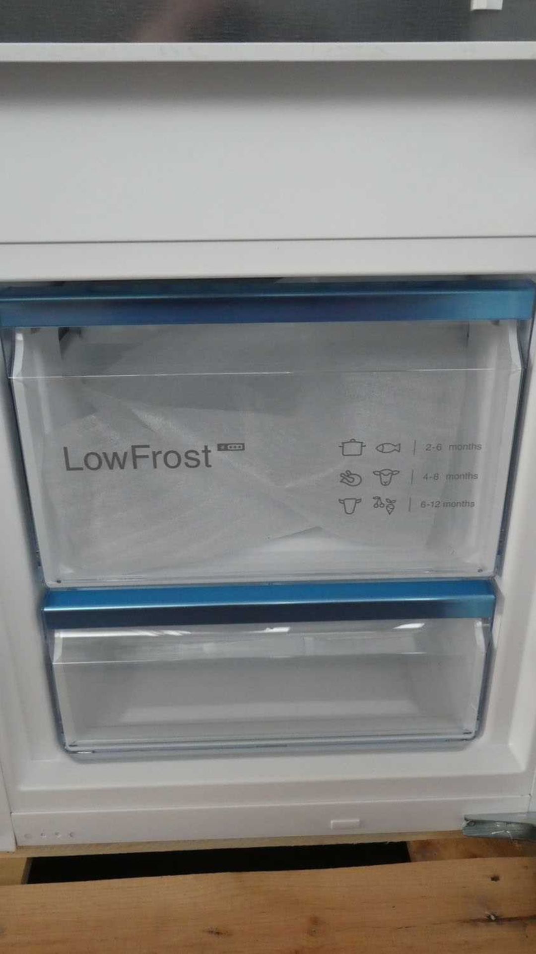 +VAT KIS87AFE0GB Bosch Built-in fridge-freezer combination - Image 3 of 3