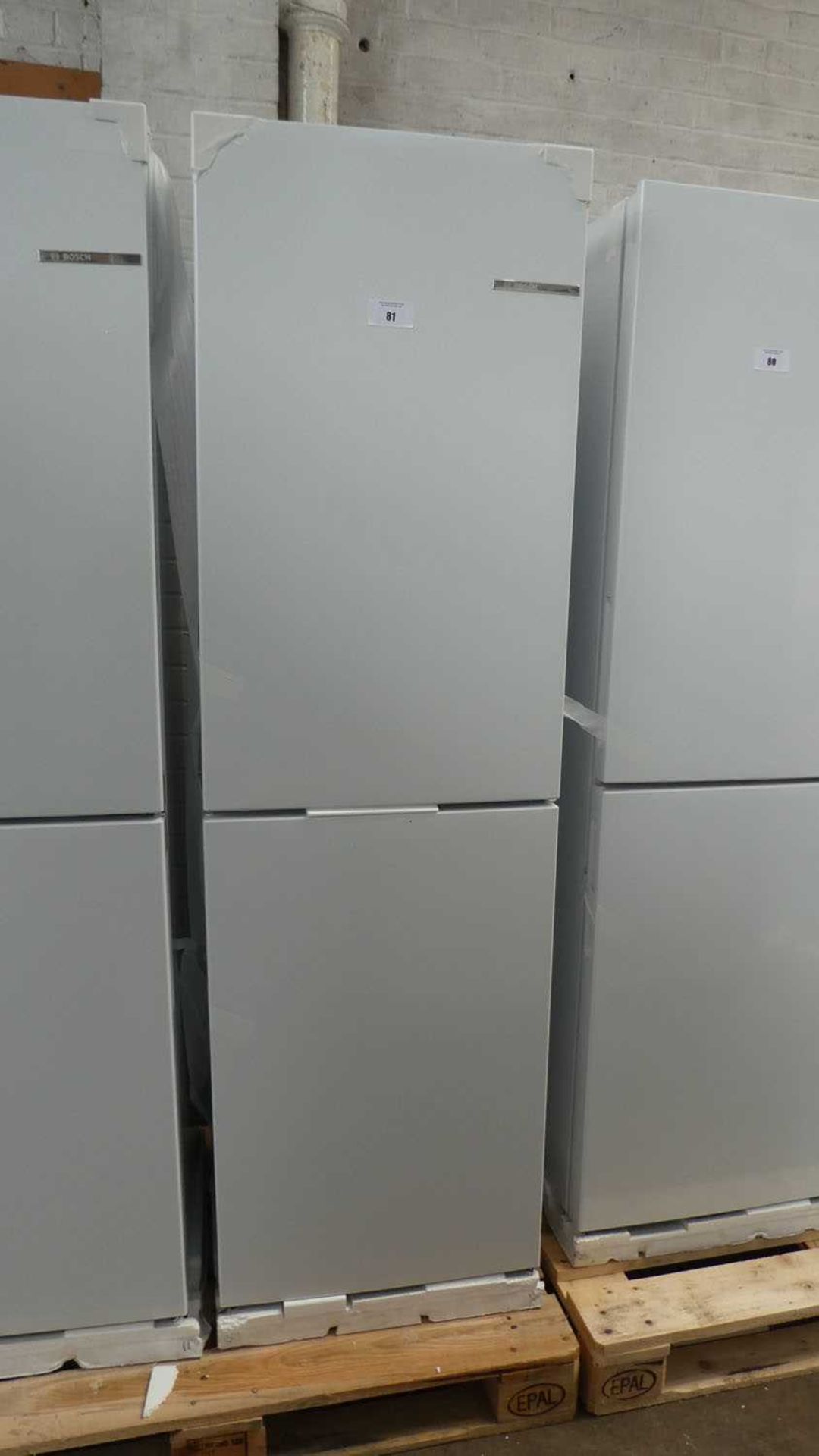 +VAT KGN27NWFAGB Bosch Free-standing fridge-freezer