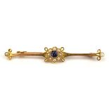 An Edwardian 15ct yellow gold bar brooch set sapphire and seed pearls in a flowerhead setting, w.