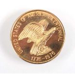 An American coin commemorating the 1776-1976 bicentennial, .500 fine gold, 2.4 gms, cased