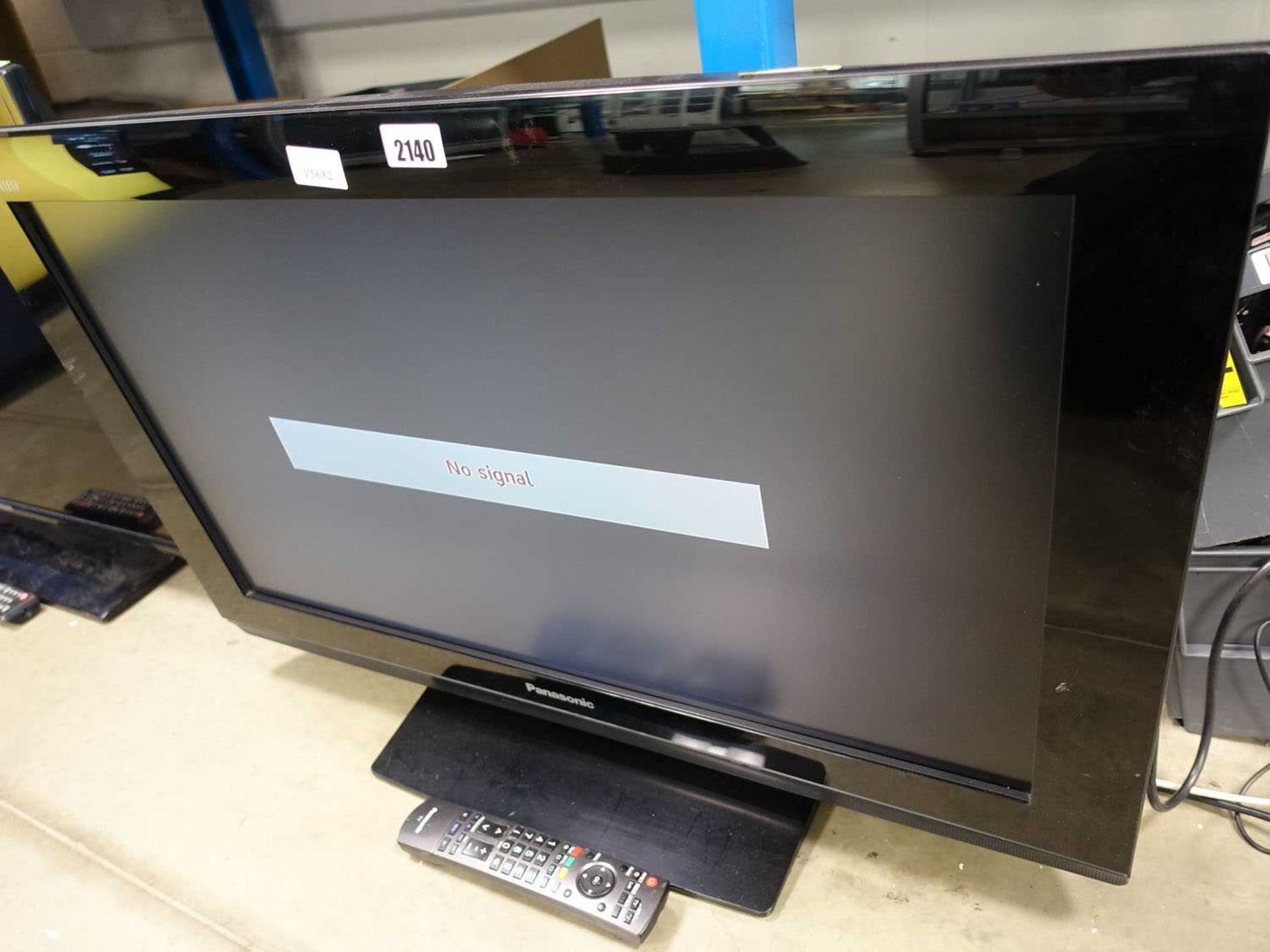 Panasonic 32" LCD tv with remote control