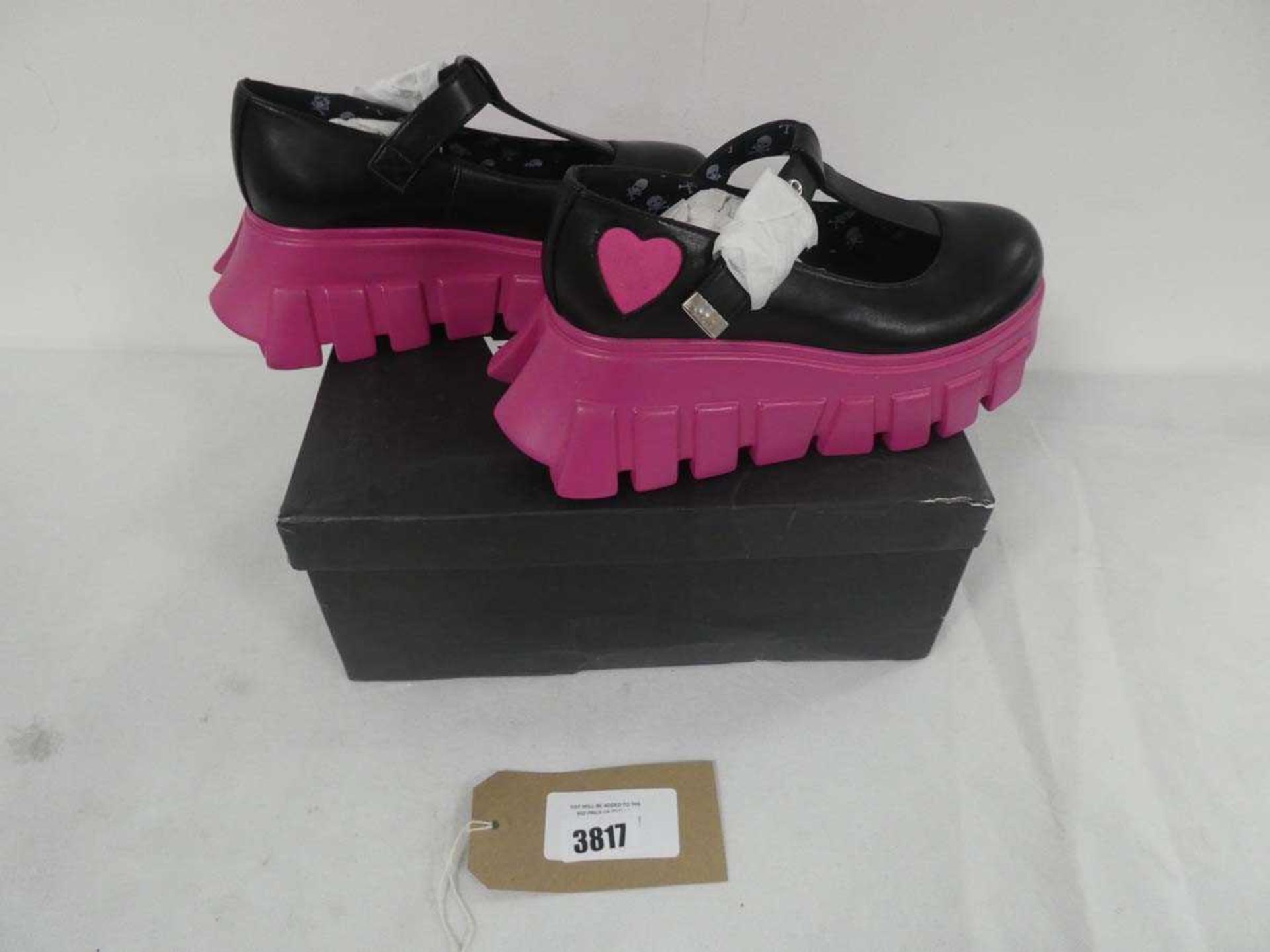 +VAT Pair of size 5 La Moda radioactive platform Mary Janes in black and pink with heart motif ( - Image 2 of 3