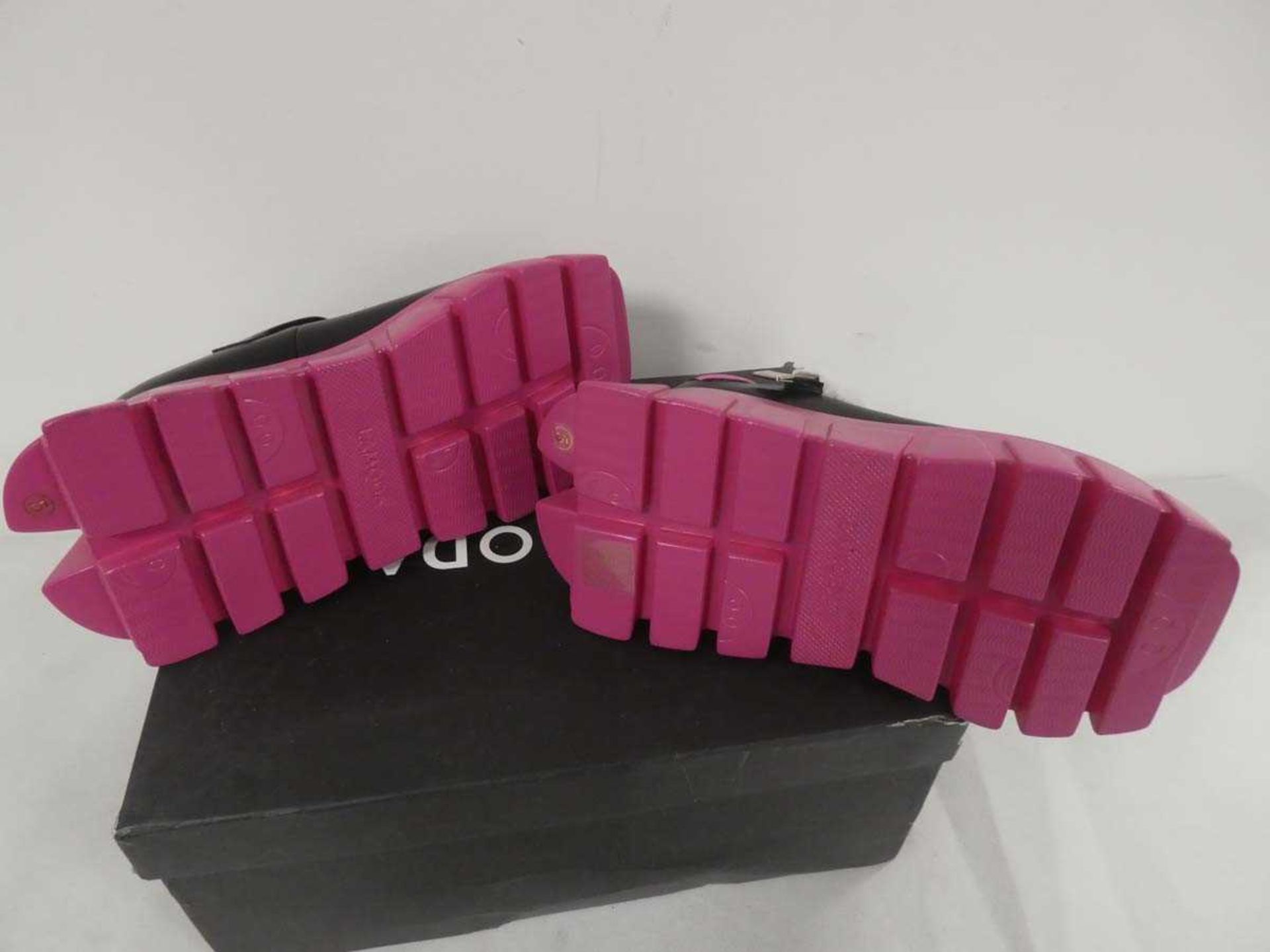 +VAT Pair of size 5 La Moda radioactive platform Mary Janes in black and pink with heart motif ( - Image 3 of 3