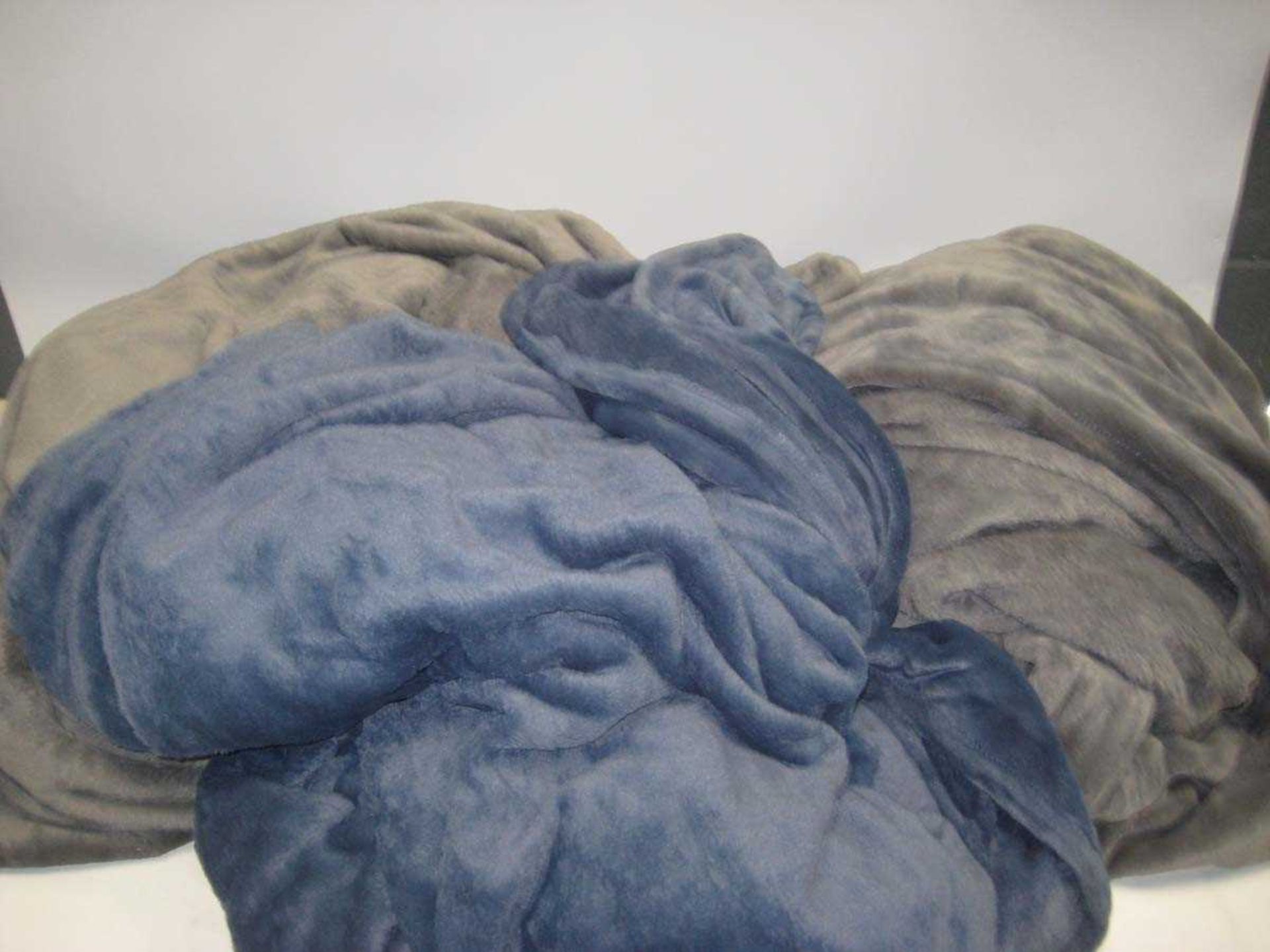 +VAT 3x Large Throws, 2x Grey & 1x Navy