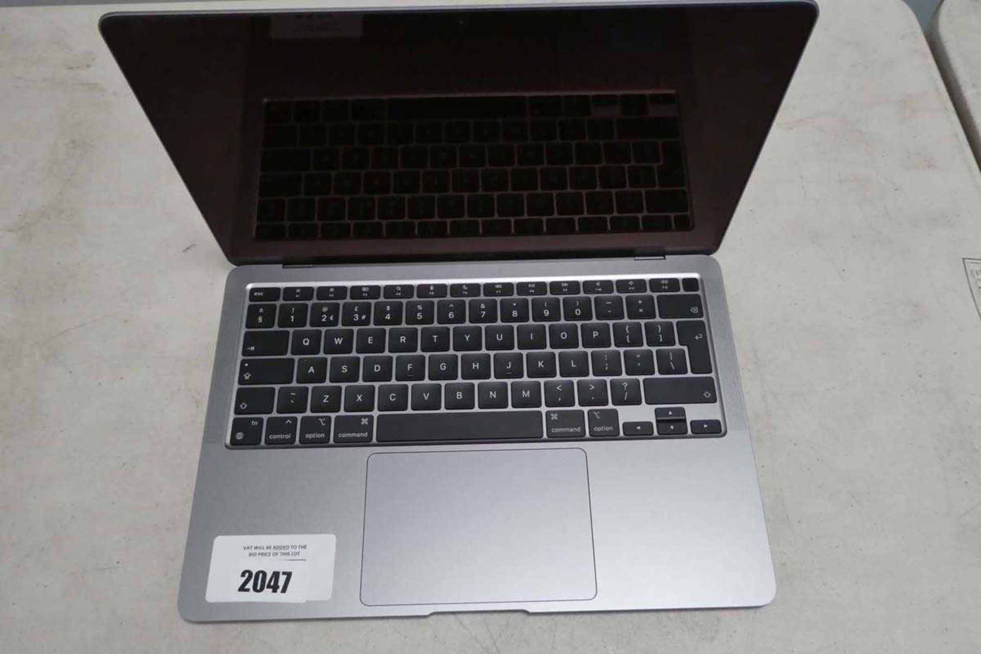 +VAT Apple Macbook Air 13'' display with Apple M1 chip, 8gb ram, 512gb storage includes psu and box