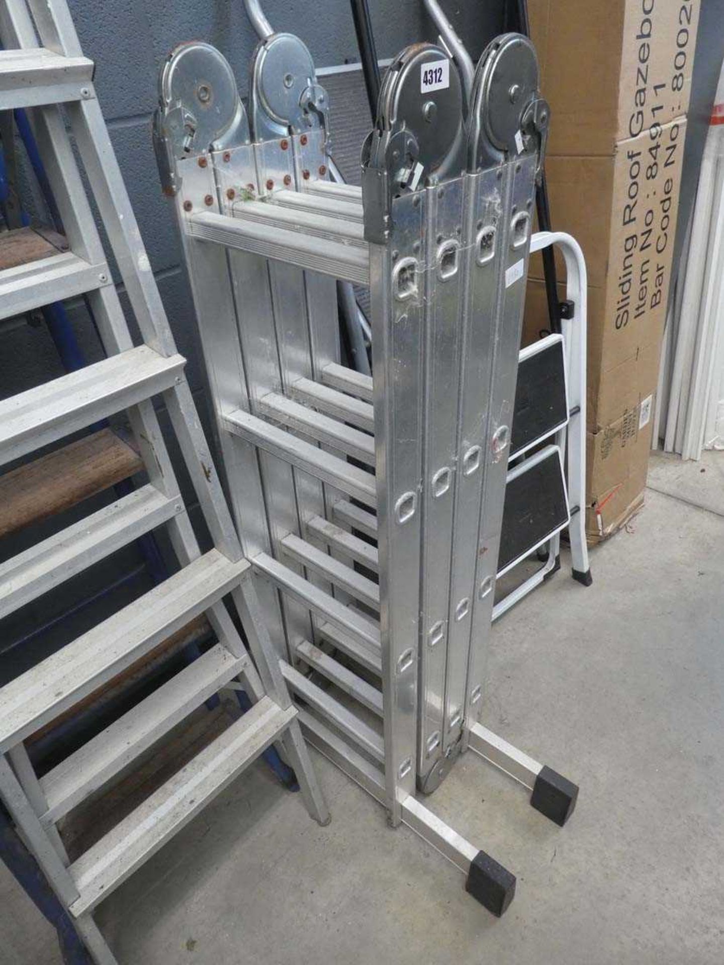 Sectional aluminium folding ladder