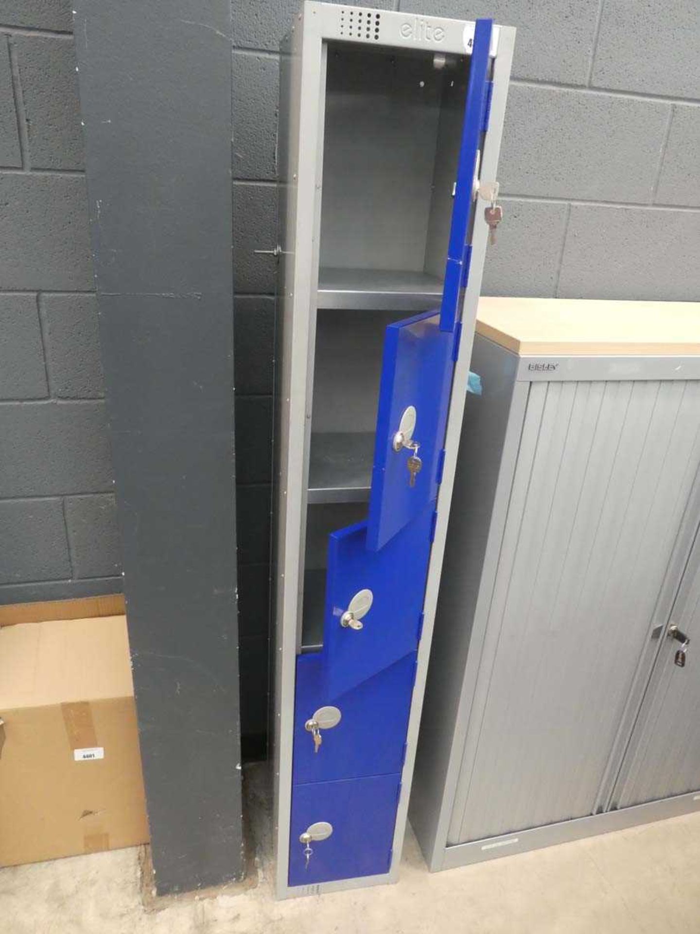 +VAT Blue and grey 5 door locker with keys