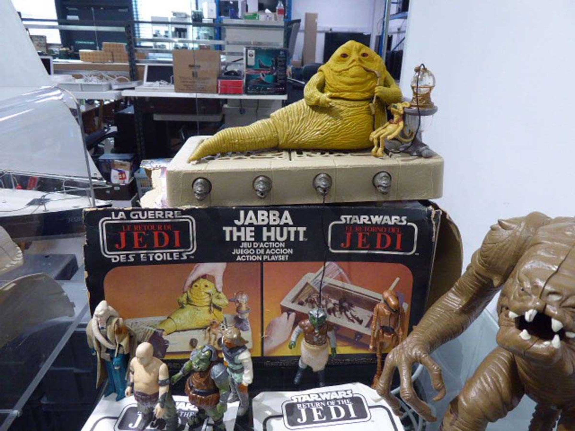 Jabba the Hutt Star Wars Return of the Jedi playset together with various figures to include the - Image 4 of 4