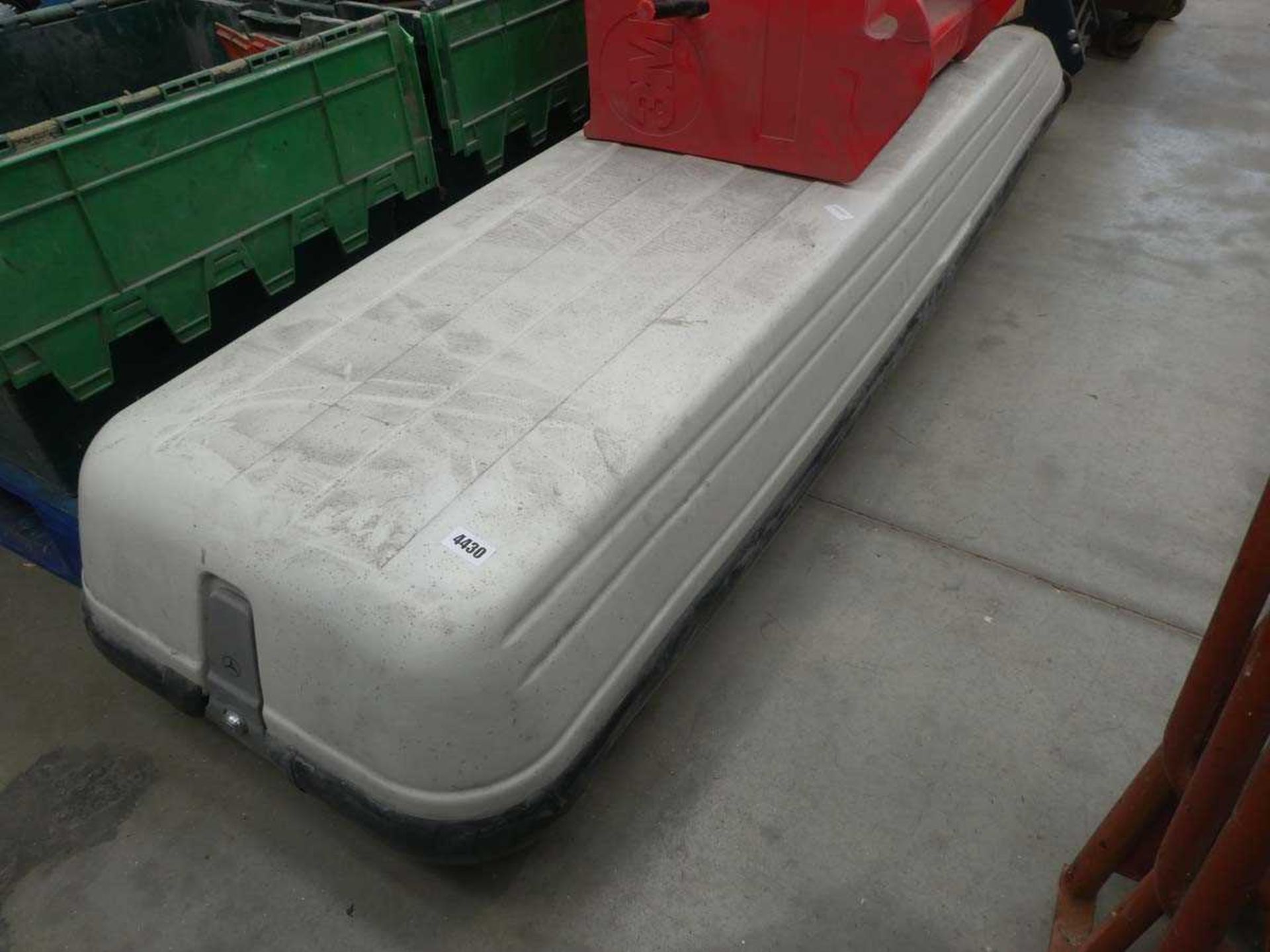 Large long Mercedes roof box, no key