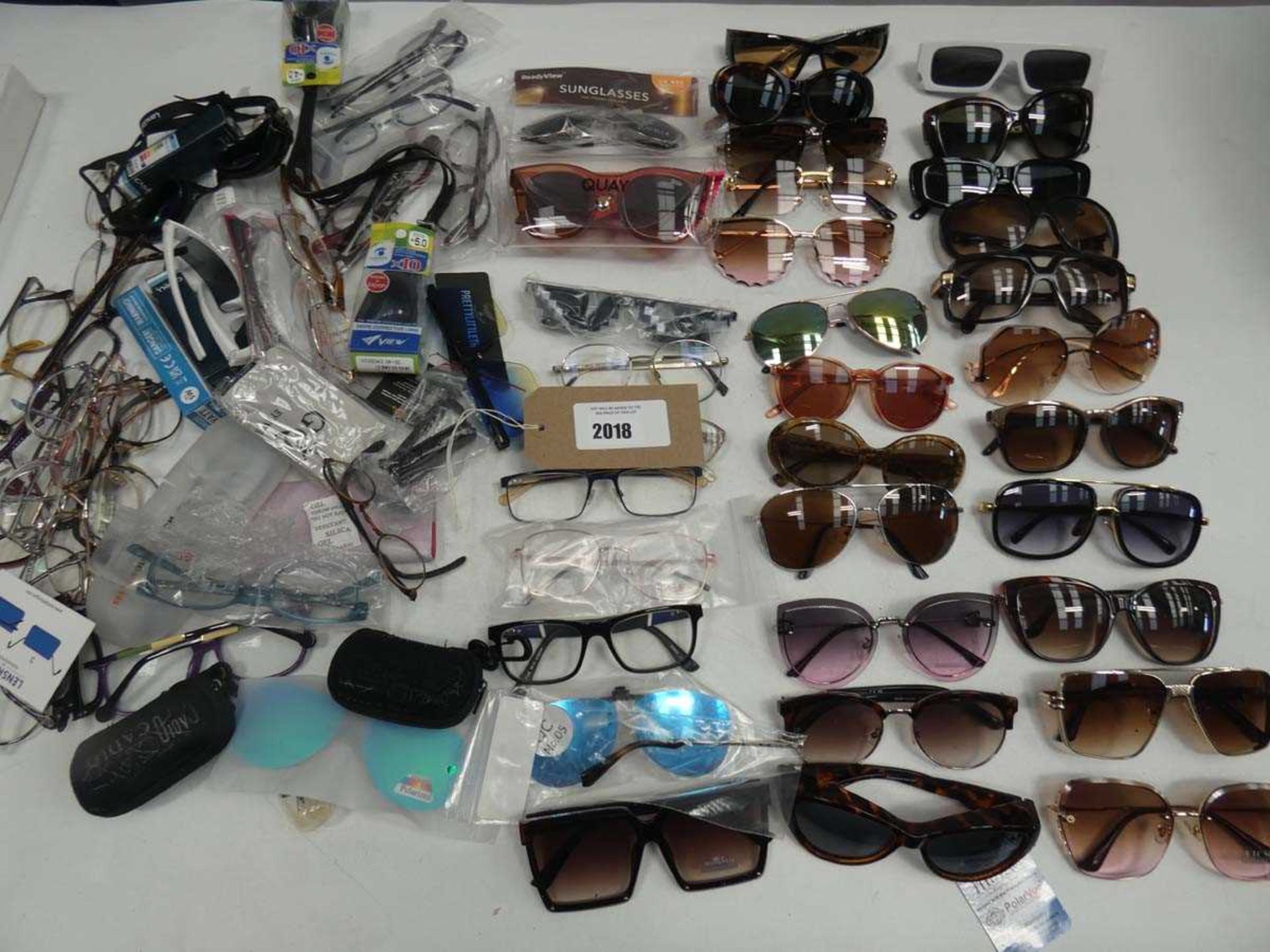 +VAT Quantity of loose sunglasses and reading glasses