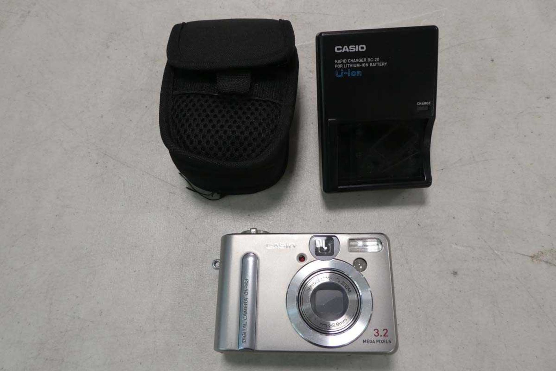 Casio QV-R3 digital camera with charger