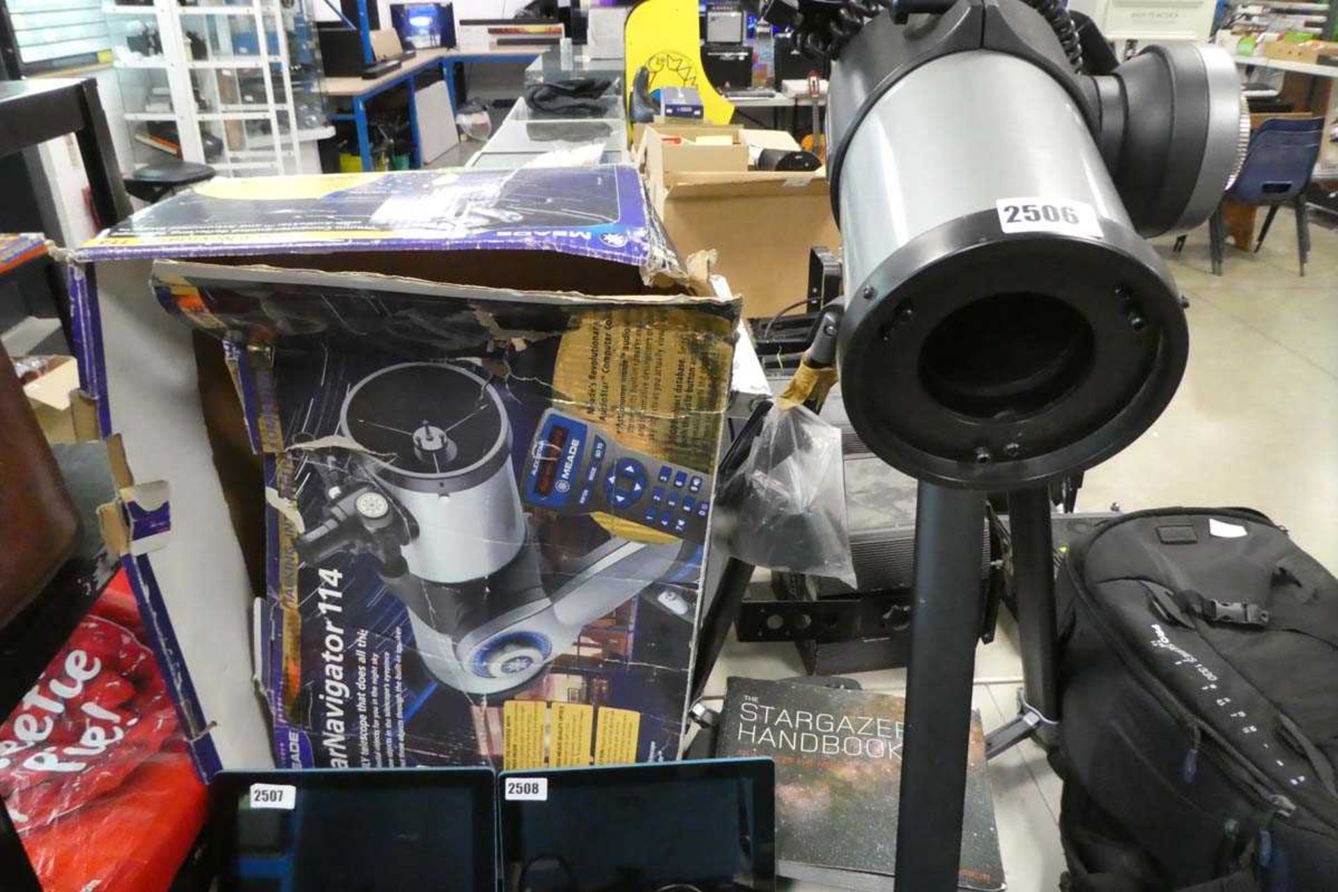 Meade refractor telescope with audio star directional controller with part box