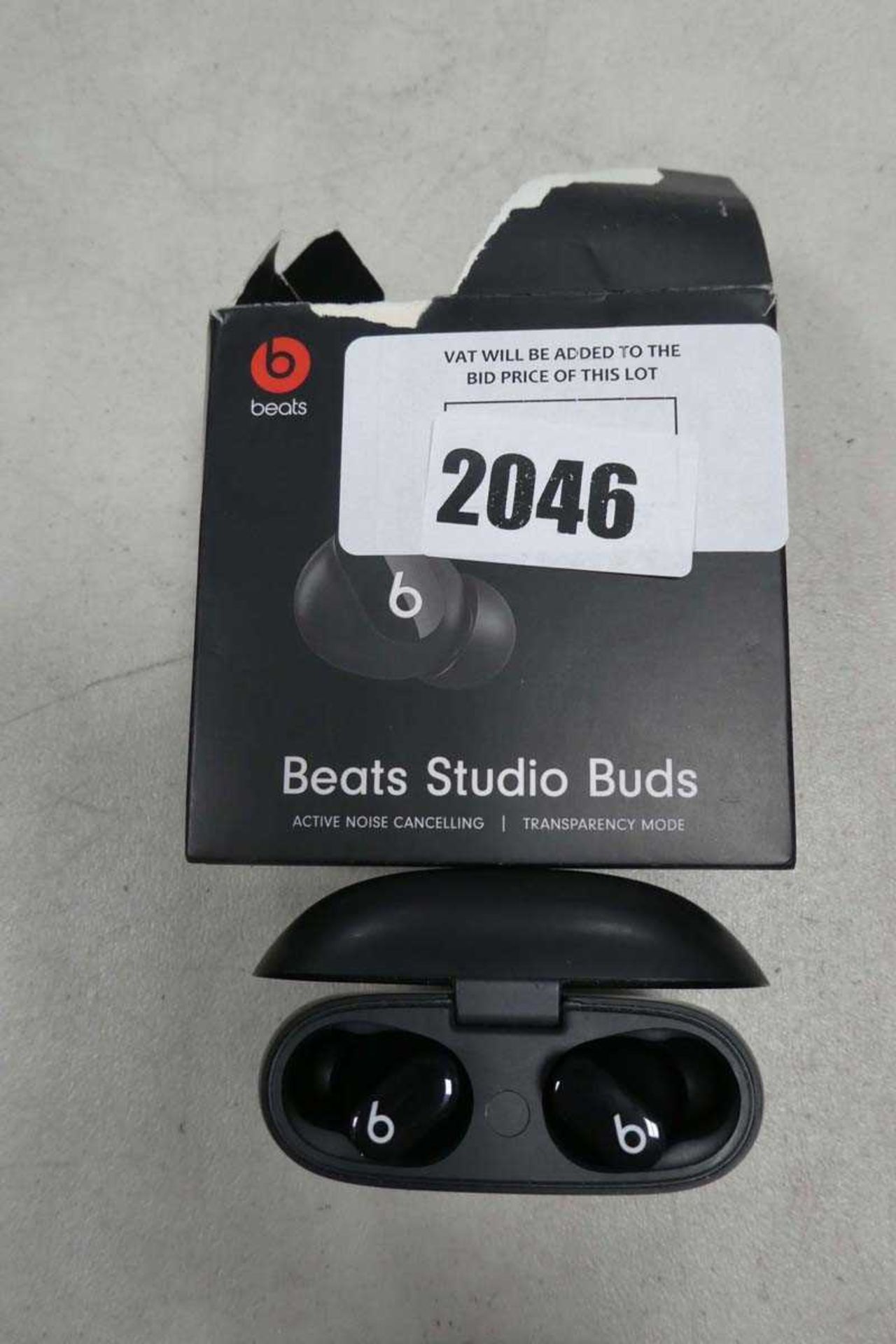 +VAT Beats Studio Buds with wireless charging case and box