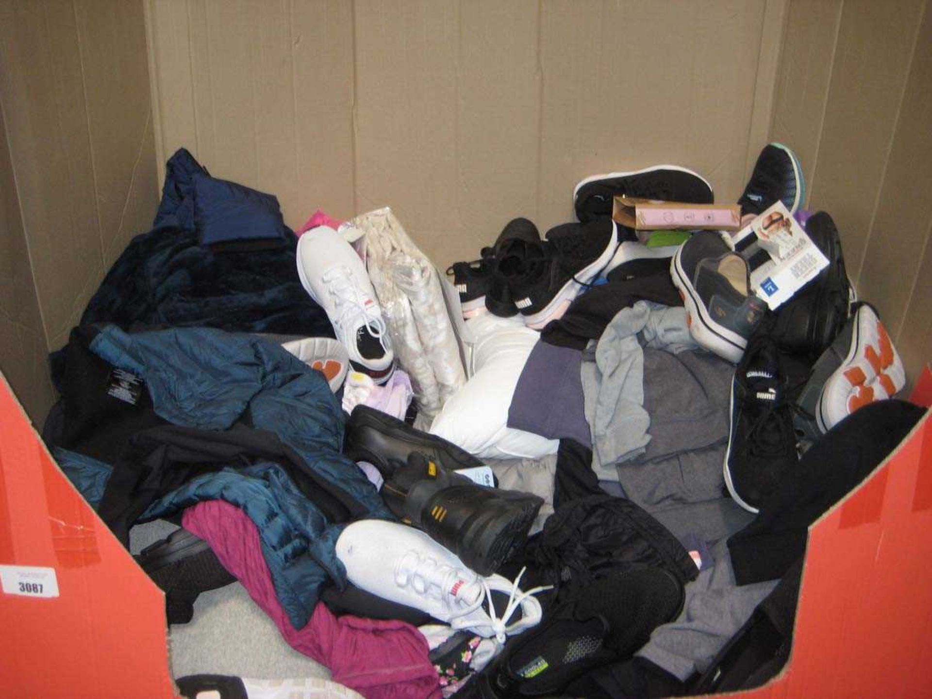 +VAT A pallet of used clothes, shoes, linen, & odd shoes