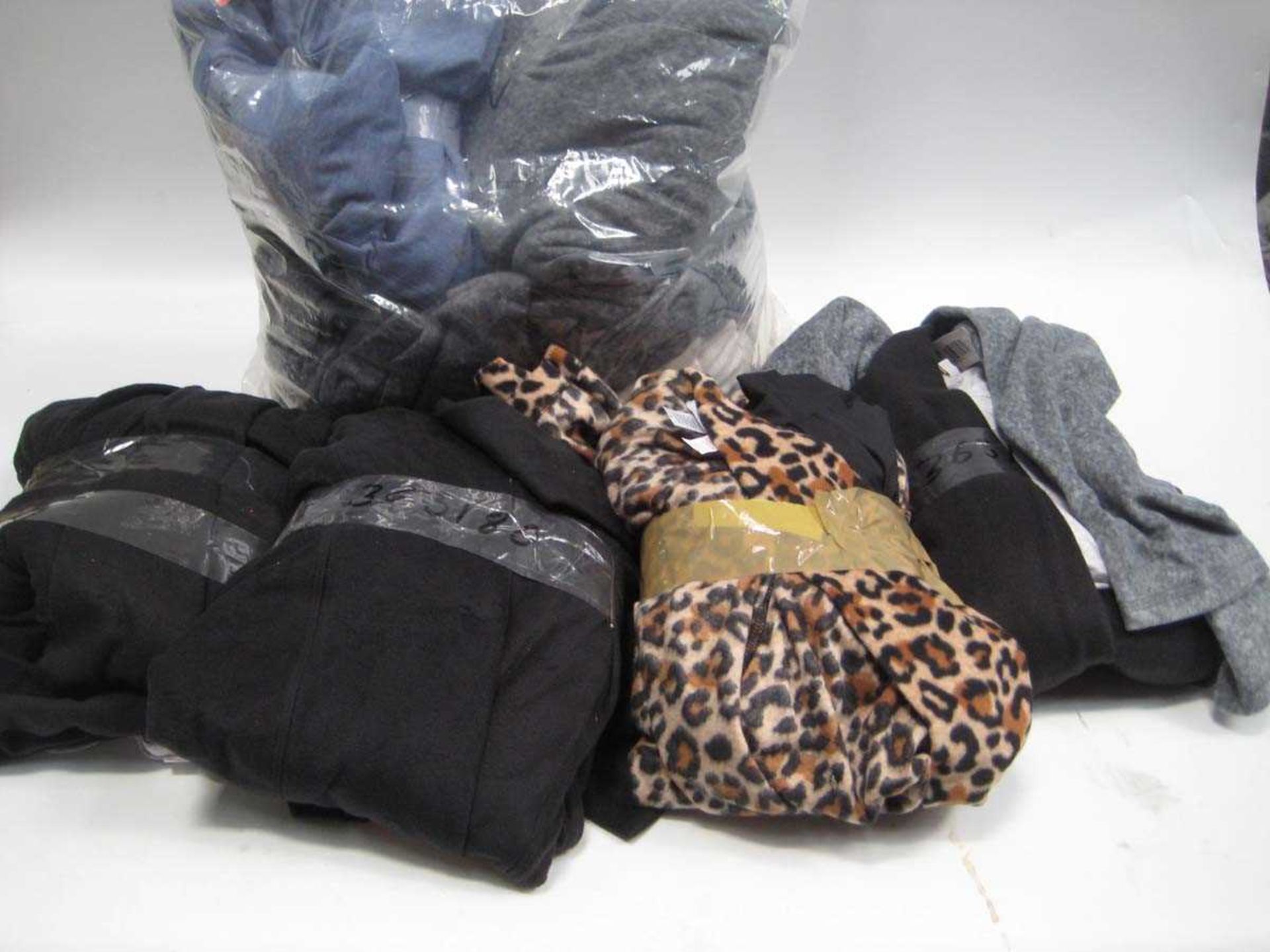 +VAT A bag containing approx. 10x Ladies Carole Hochman Loungewear sets in various styles and