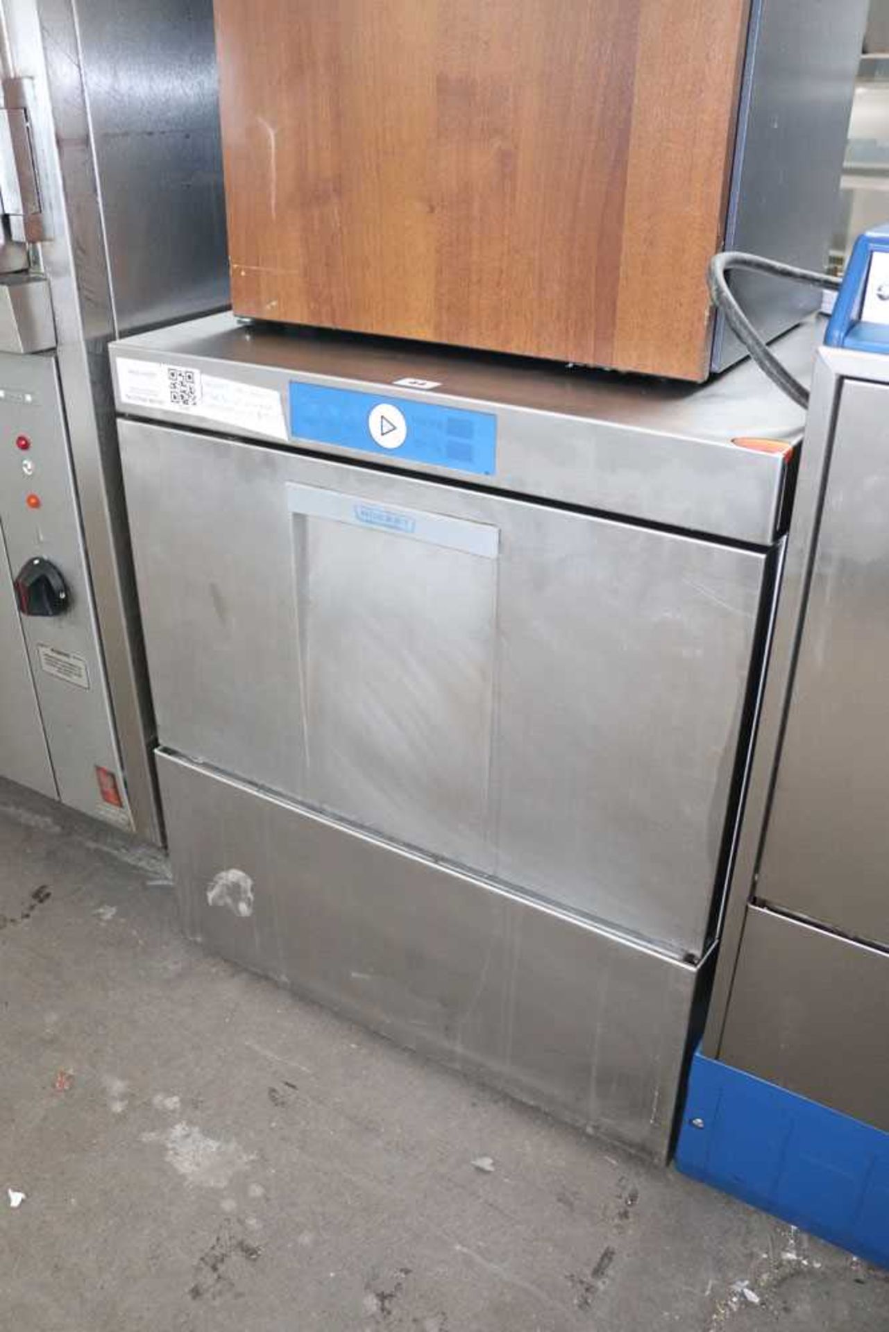 60cm Hobart under counter dishwasher with built in water softener and trays