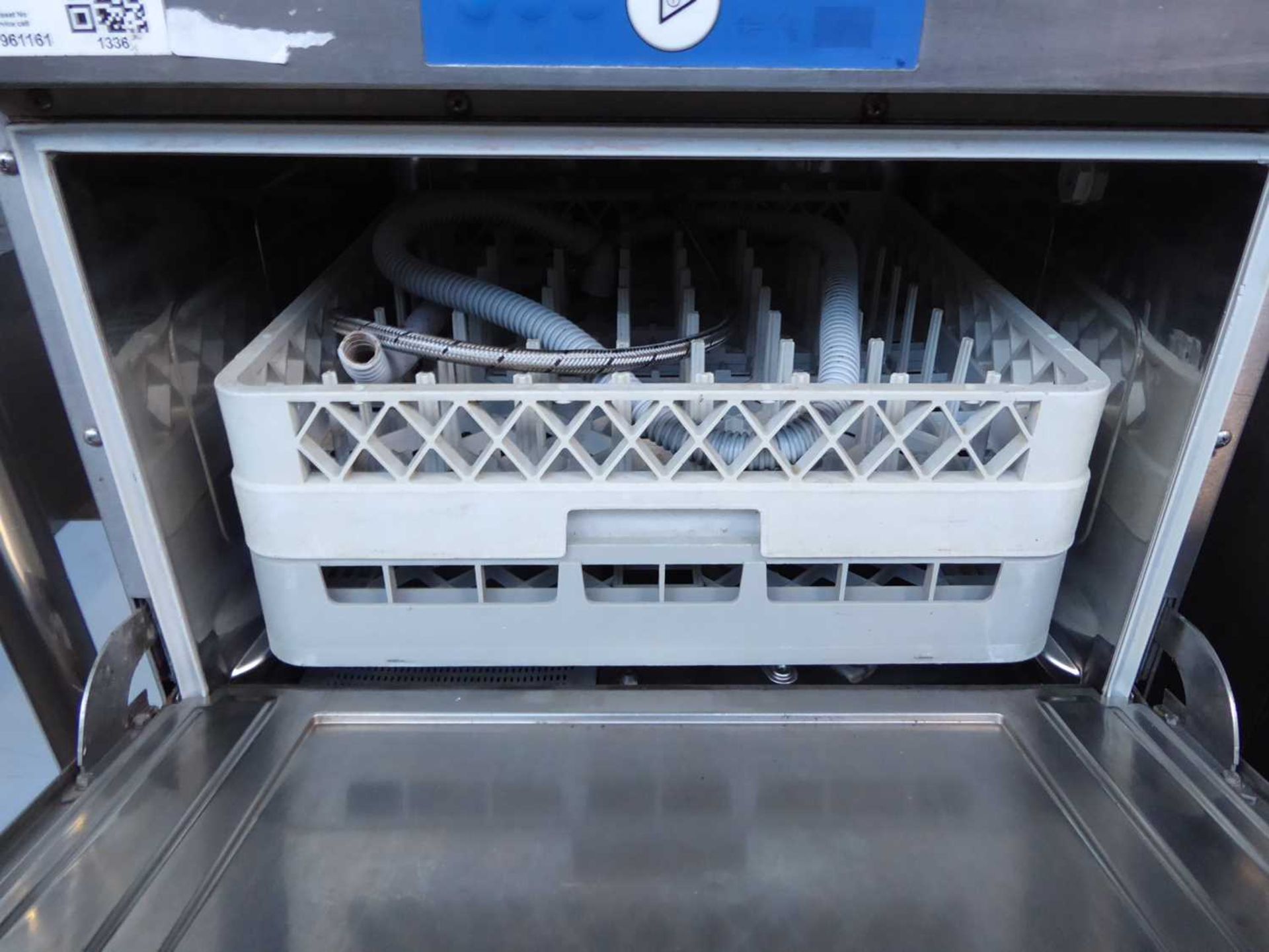 60cm Hobart under counter dishwasher with built in water softener and trays - Image 4 of 4