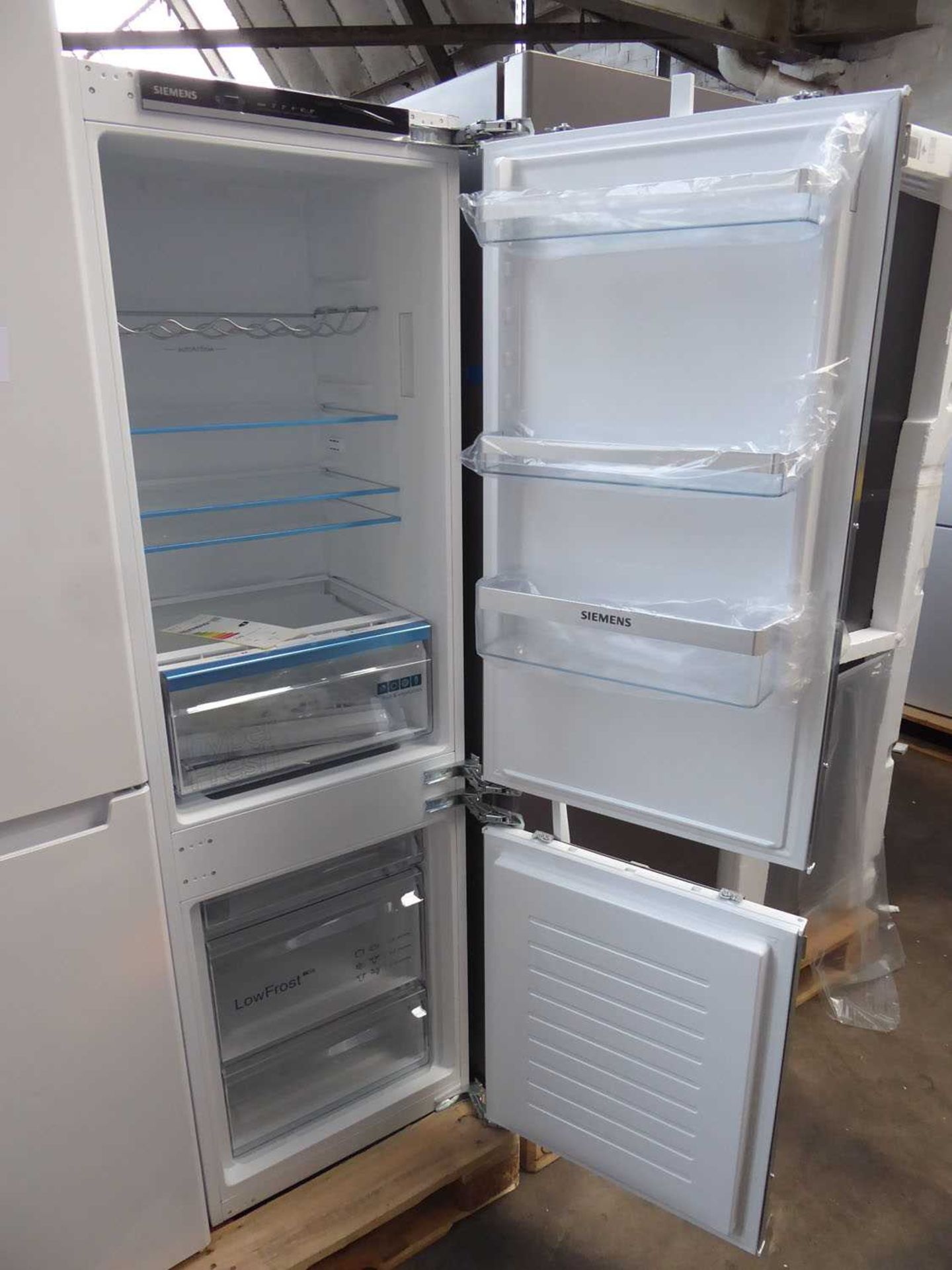 +VAT KI86VVFE0GB Neff Built-in fridge-freezer combination - Image 3 of 3