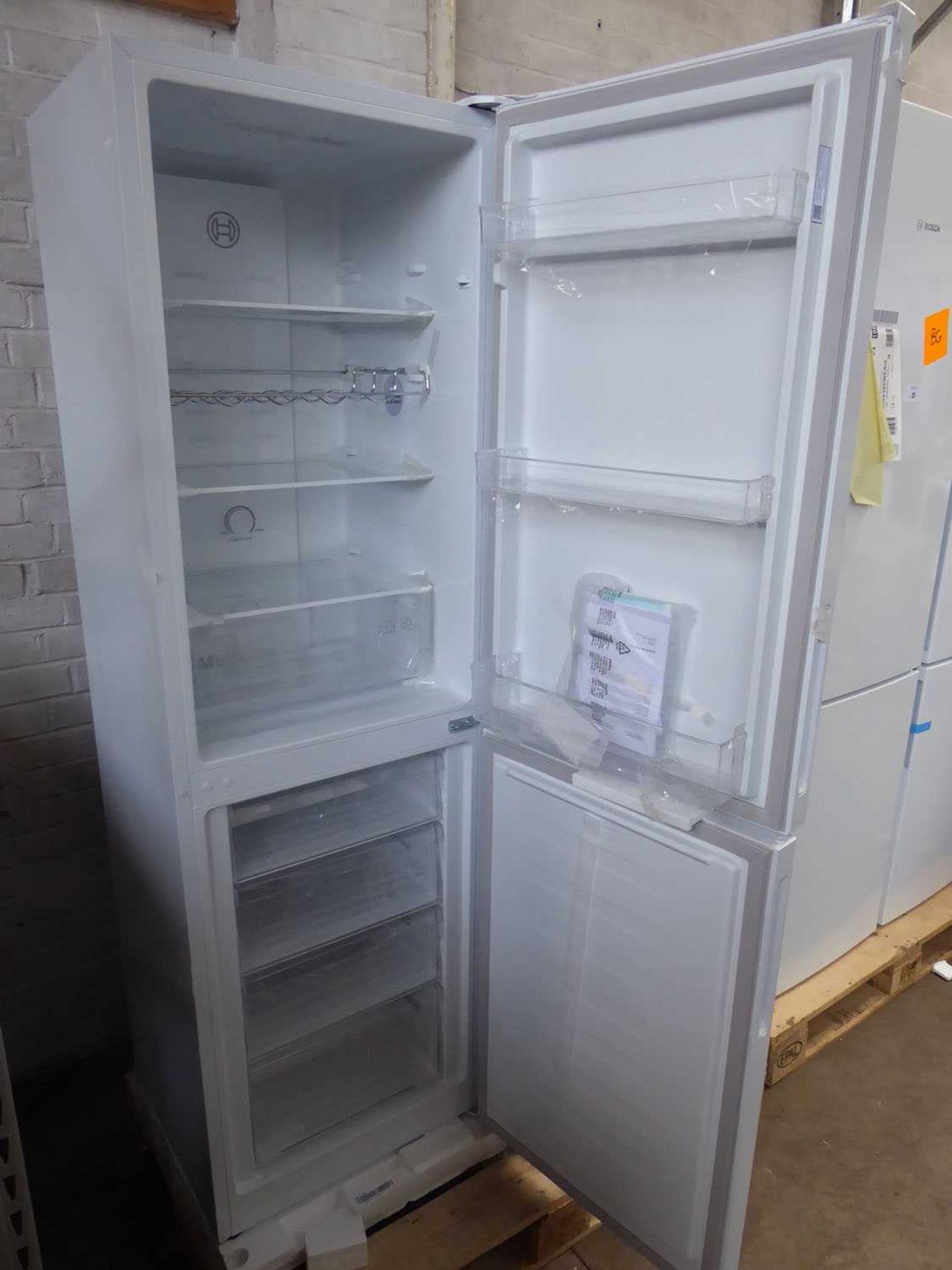 +VAT KGN27NWFAGB Bosch Free-standing fridge-freezer - Image 2 of 2