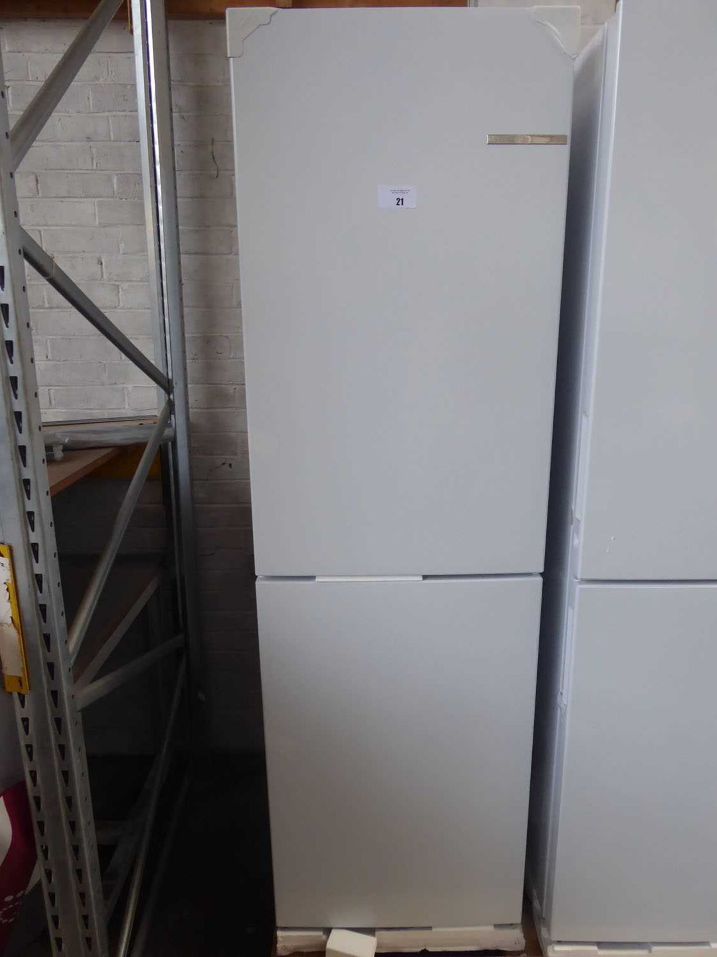 +VAT KGN27NWFAGB Bosch Free-standing fridge-freezer