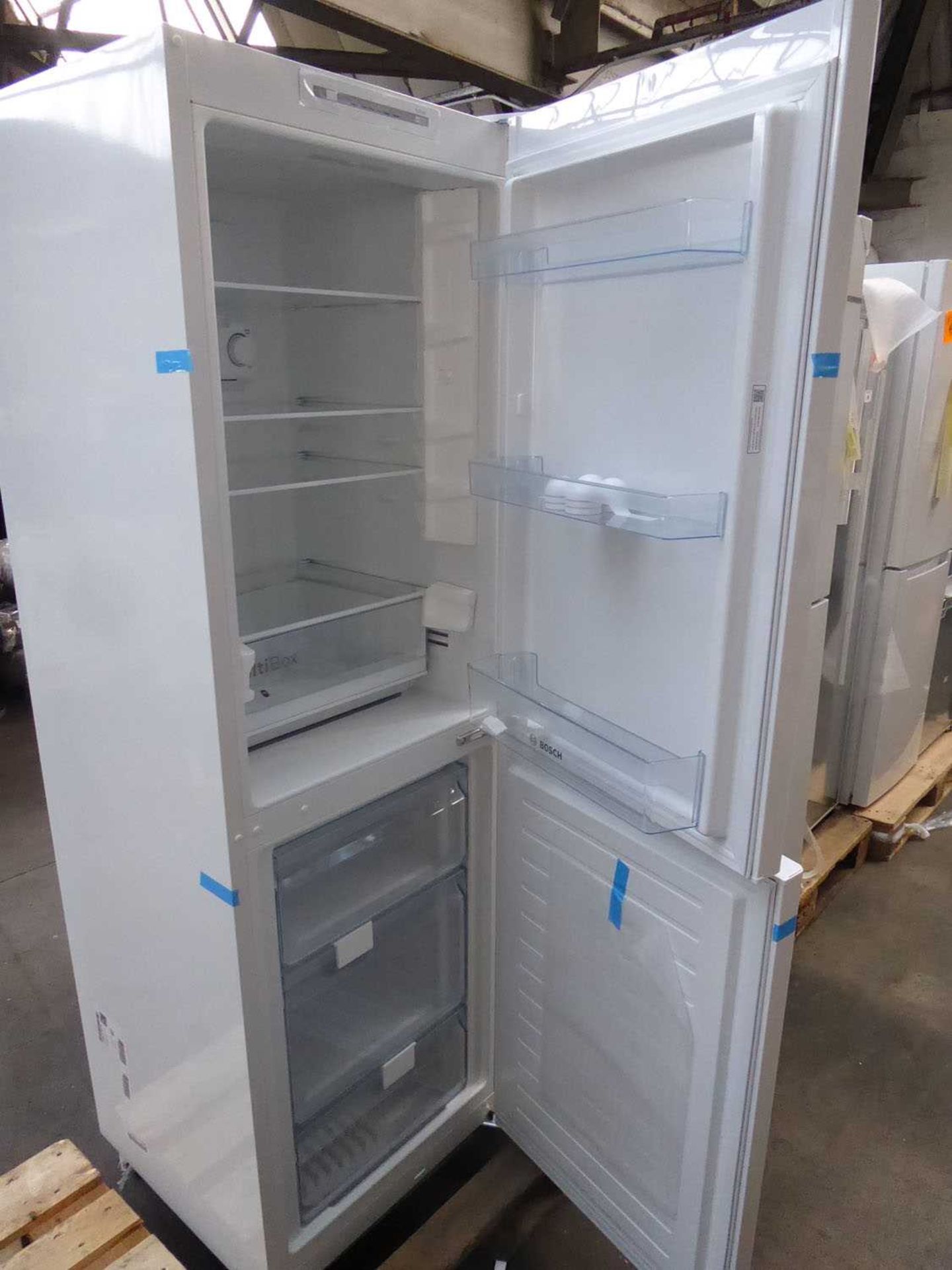 +VAT KGN34NWEAGB Bosch Free-standing fridge-freezer - Image 2 of 2