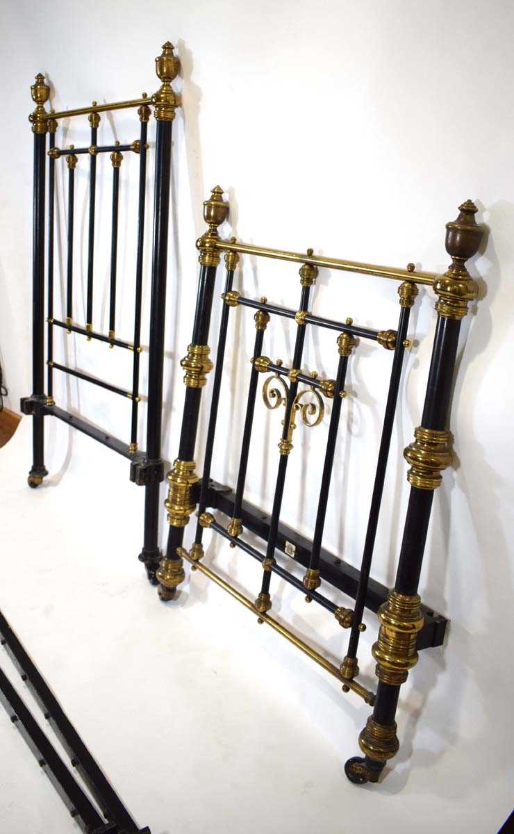 A Victorian brass and painted tole single bedstead, retailed by William & Whiteley, w. 94 cm - Bild 3 aus 4