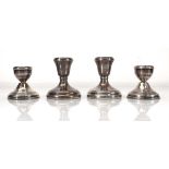 Two pairs of silver dwarf candlesticks, various dates and makers, max h. 7.5 cm (4)