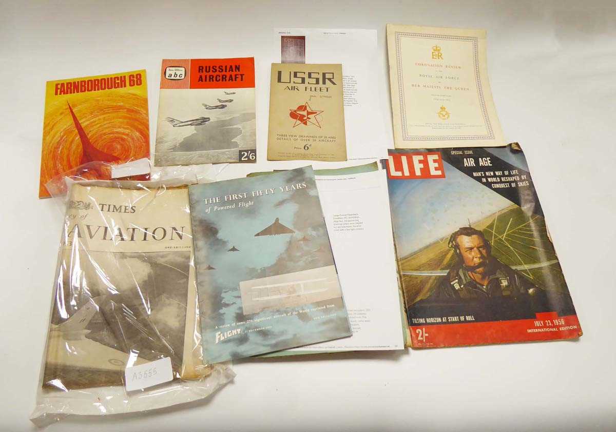 An Archive consisting of books, RAF pilot training notes and a variety of related ephemera including - Bild 9 aus 11