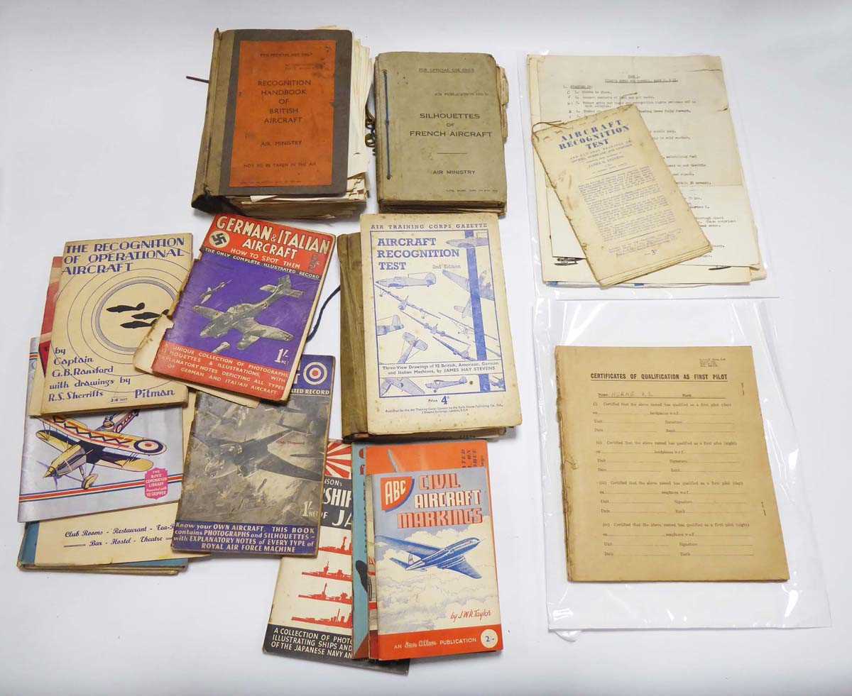 An Archive consisting of books, RAF pilot training notes and a variety of related ephemera including - Bild 10 aus 11