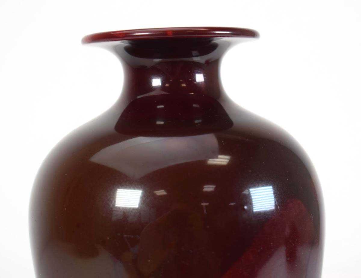 An early 20th century Bernard Moore flambe vase decorated with a cockerel and sunset, initialled - Bild 4 aus 17