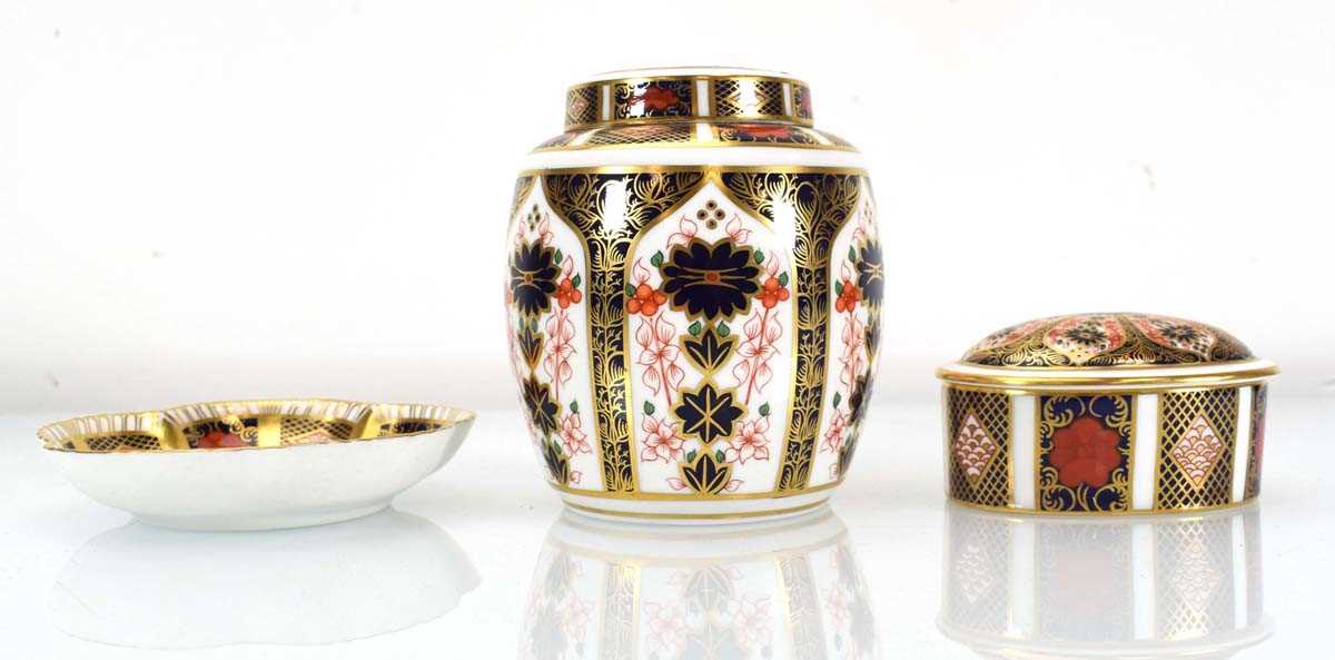 A Royal Crown Derby jar and cover decorated in the imari palette, h. 11 cm, together with another