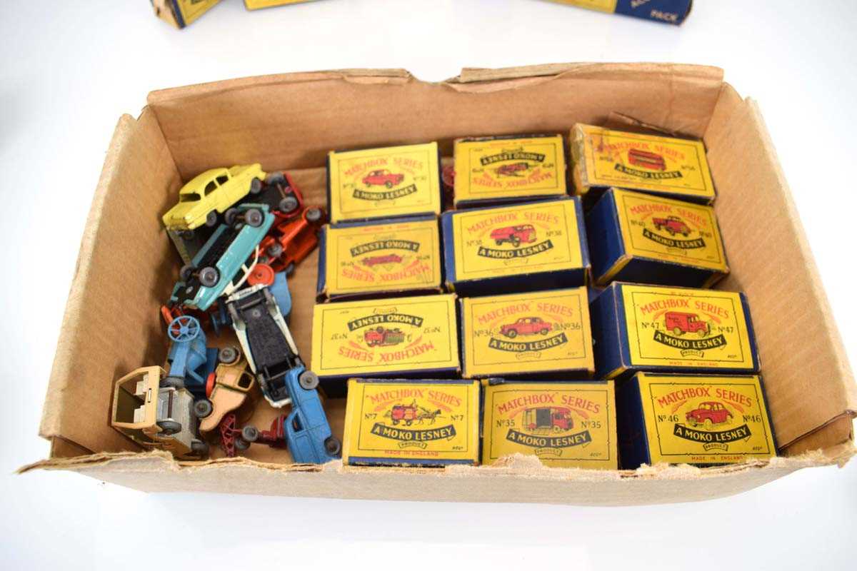 Twenty-nine Matchbox models, mostly commercial vehicles, boxed, together with a small group of loose - Bild 2 aus 3