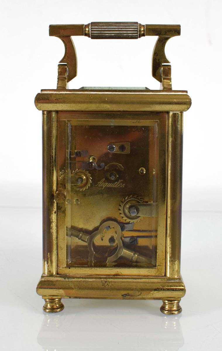 A French carriage clock in a brass and five-glass case with an enamelled dial, Arabic numerals and a - Bild 3 aus 5