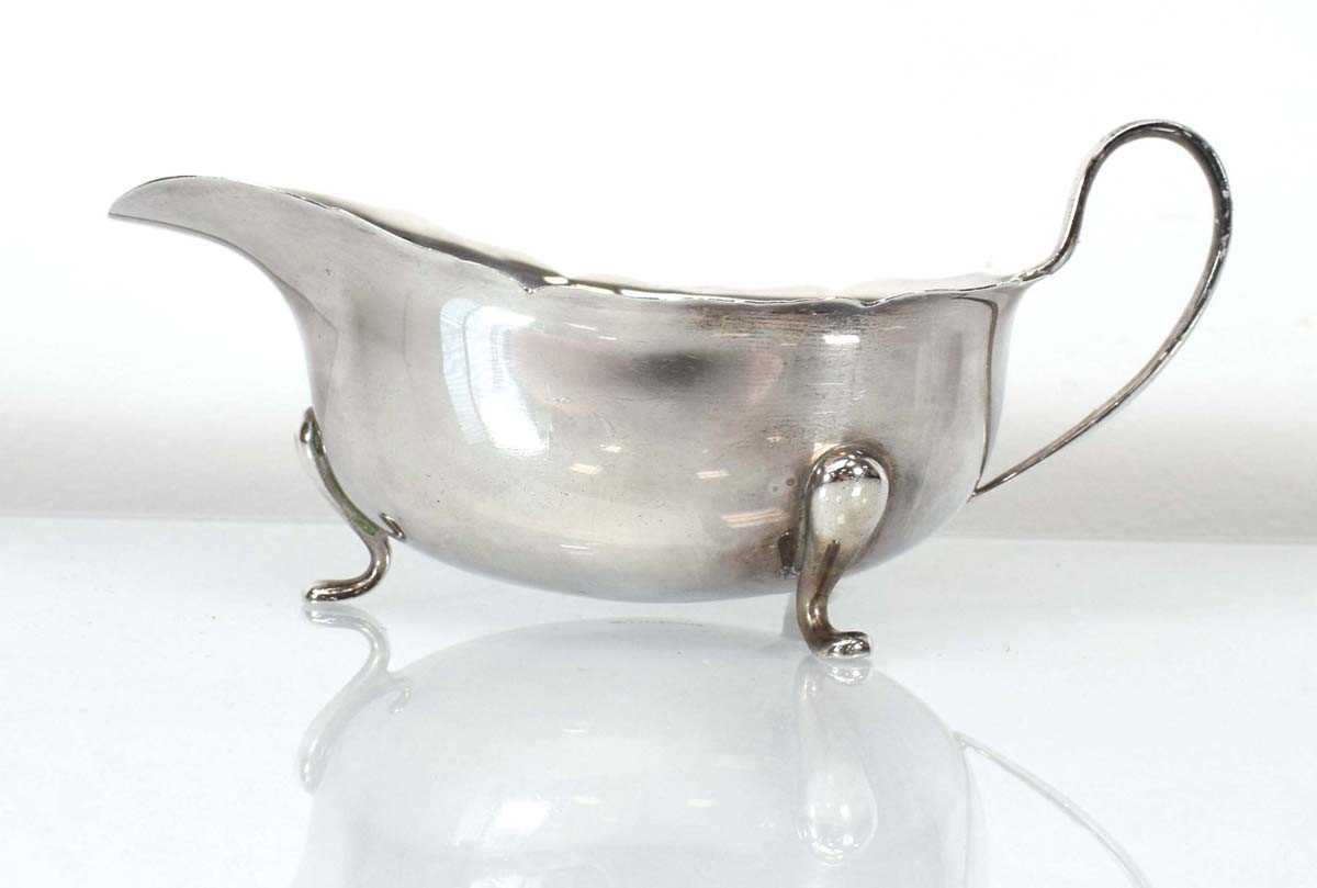 An early 20th century silver sauce boat of typical form, Mappin & Webb, Birmingham 1931, 3.5 ozs