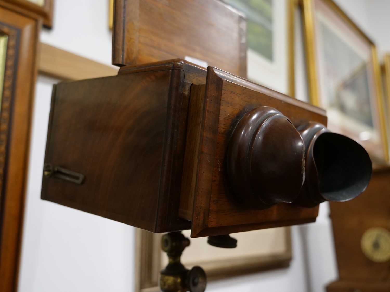 A Negretti & Zambra stereoscopic table viewer, the mahogany box with twin eye shields and ivory - Bild 14 aus 26