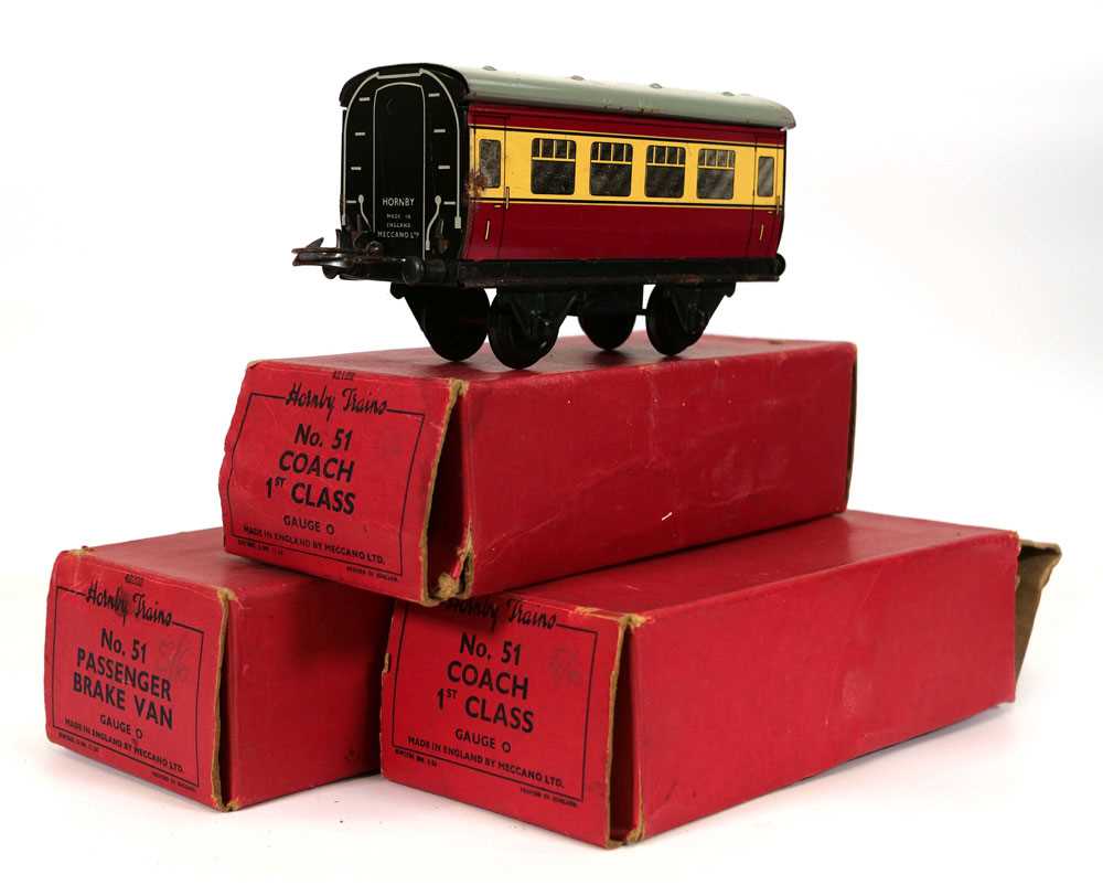 A Hornby O gauge tank goods train set, two 1st class coaches and a passenger brake van, all boxed ( - Image 3 of 3