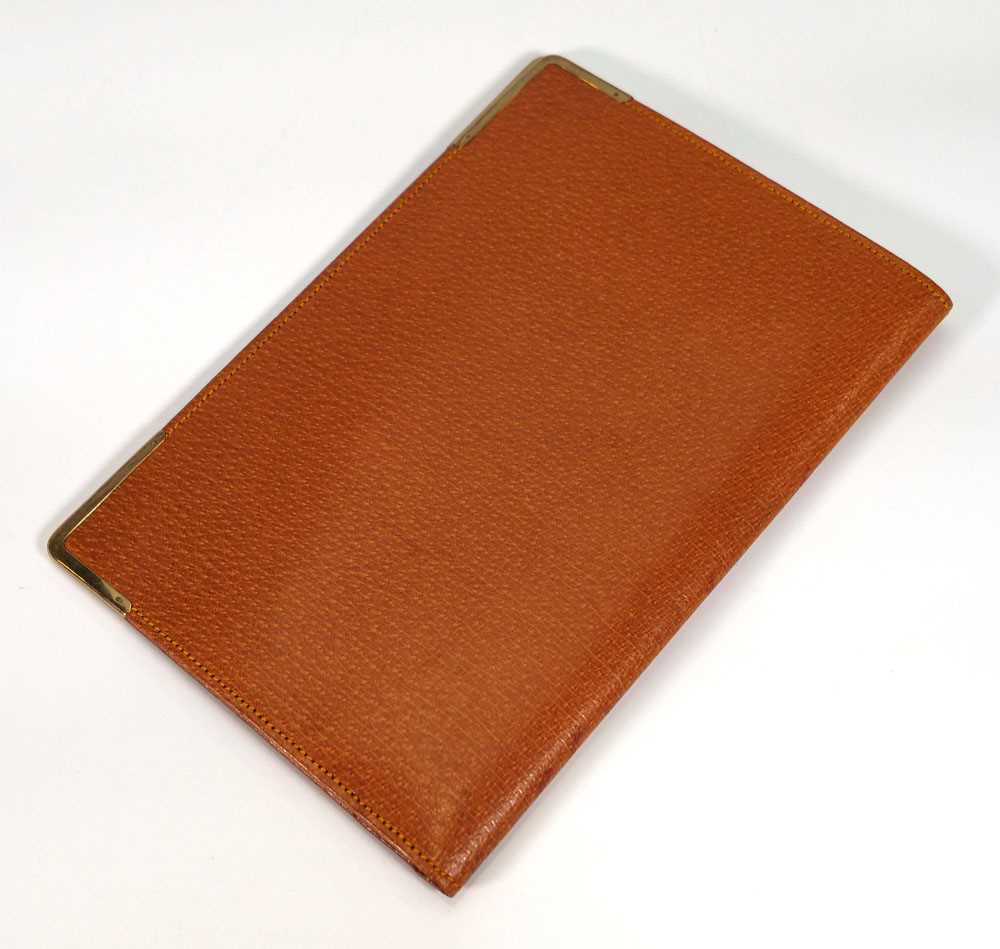 An Asprey tan leather and watered silk wallet with 9ct yellow gold mounts, l. 16.5 cm - Bild 4 aus 4