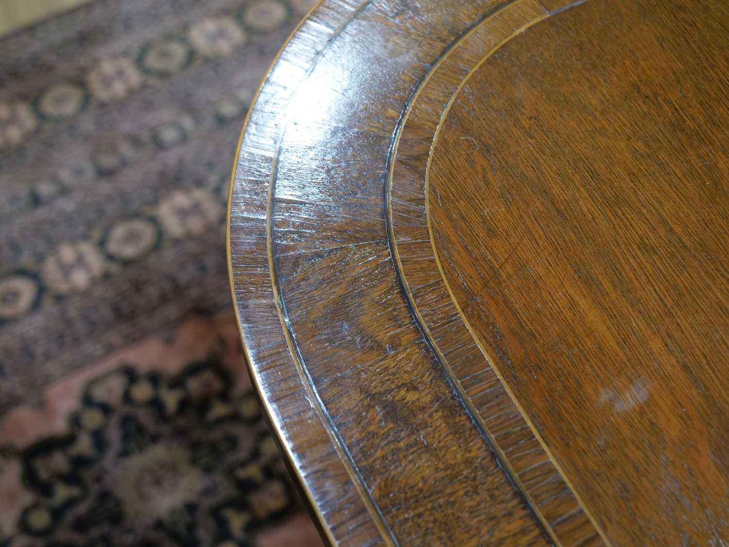 A Georgian-style mahogany, strung and walnut crossbanded twin-pedestal dining table with two - Bild 6 aus 7