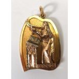 A 14ct yellow gold Israeli pendant relief decorated with a figure playing a shofar, l. 4 cm, 6.9