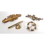 Four 9ct yellow gold and yellow metal brooches including a Mizpah example, w. 5.2 cm, overall 9.7