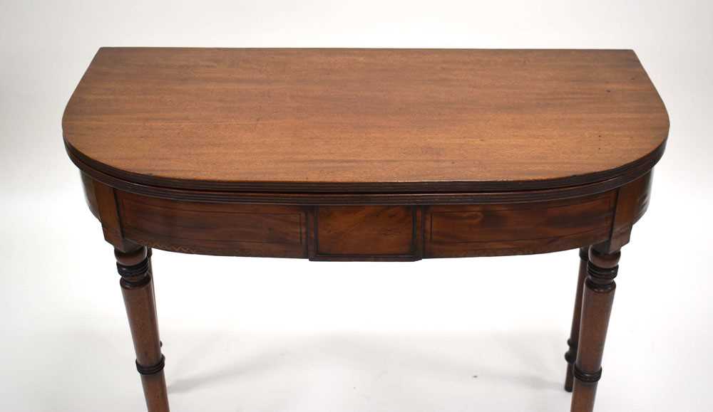 An early 19th century mahogany folding tea table, the frieze with marquetry banding, on turned - Image 3 of 5