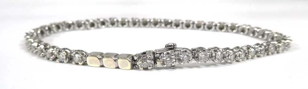 A 9ct white gold tennis bracelet set small diamonds, 10.3 gmsClasp currently stuck in place and - Bild 3 aus 3