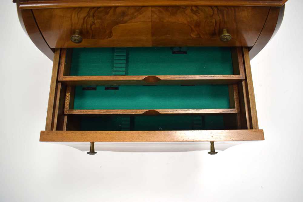 A Lysberg, Hansen & Therp walnut and kingwood chest of bombe form, the three drawers fitted to - Bild 6 aus 6