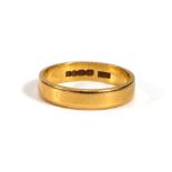 A 18ct yellow gold wedding band, London 1970, band w, 4 mm,ring size L,3.1 gms